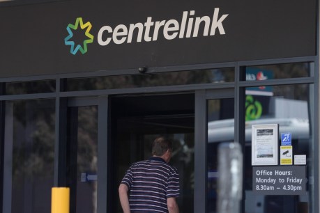 Lawyers demand apology over Centrelink robo-debt debacle