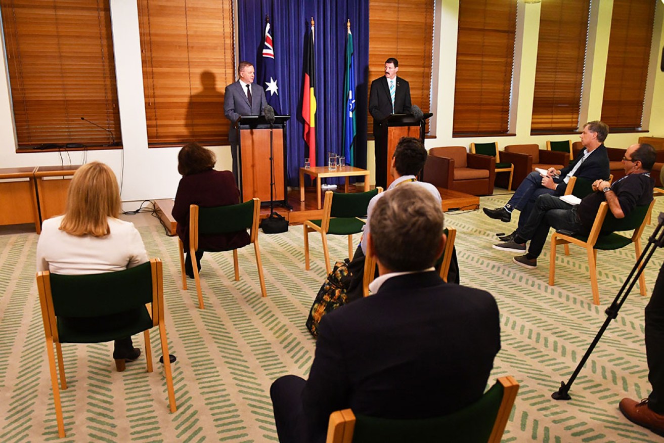 Mike Kelly announces his resignation> (Mick Tsikas/AAP Image)