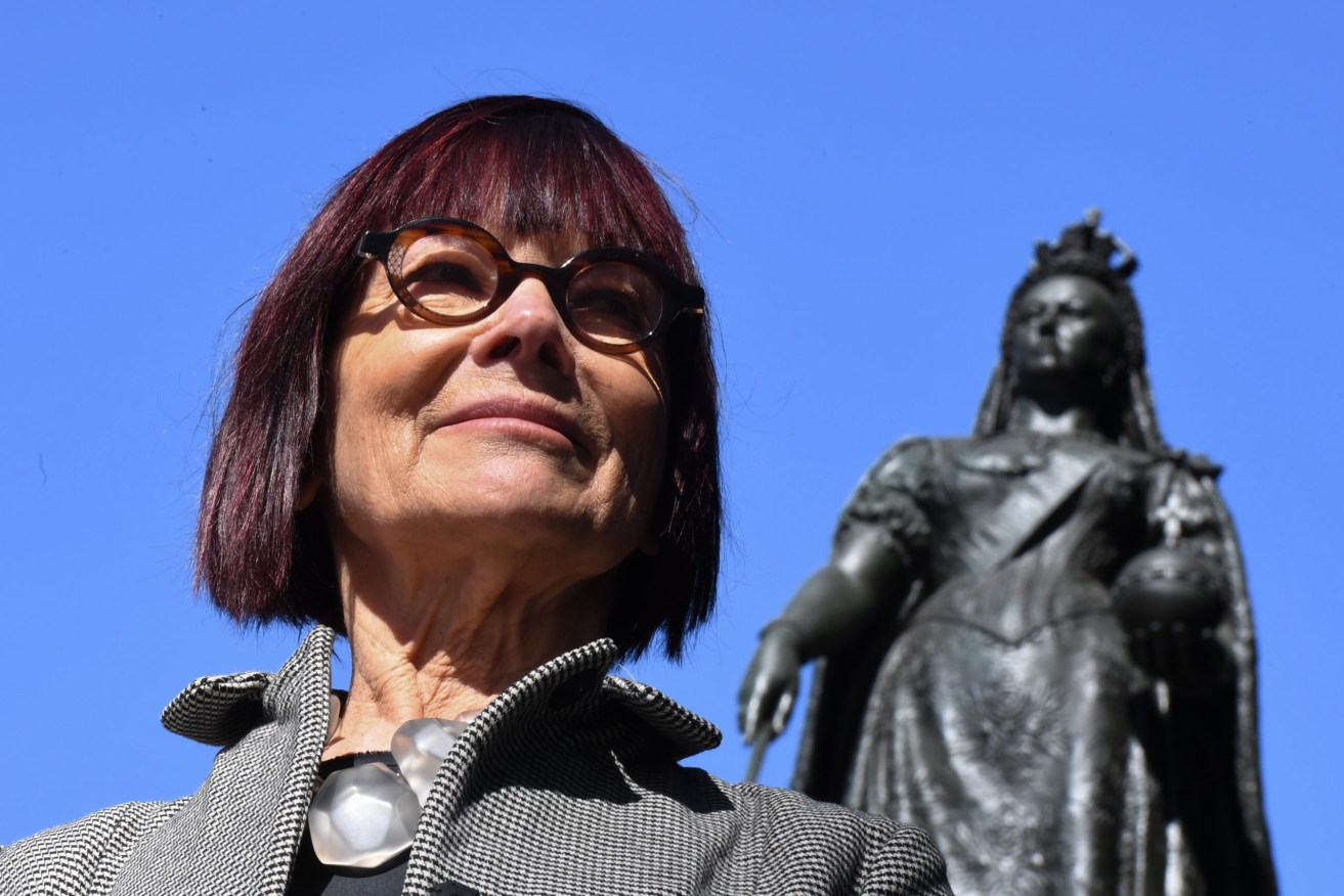 Professor Jenny Hocking poses for a photograph in front of a statue of Queen Victoria at Queen's Square in Sydney, Friday, August 16, 2019. The High Court will hear Jenny Hocking's bid to have dozens of letters between the Queen and Sir John Kerr before Gough Whitlam's dismissal released.

(AAP Image/Peter Rae) NO ARCHIVING