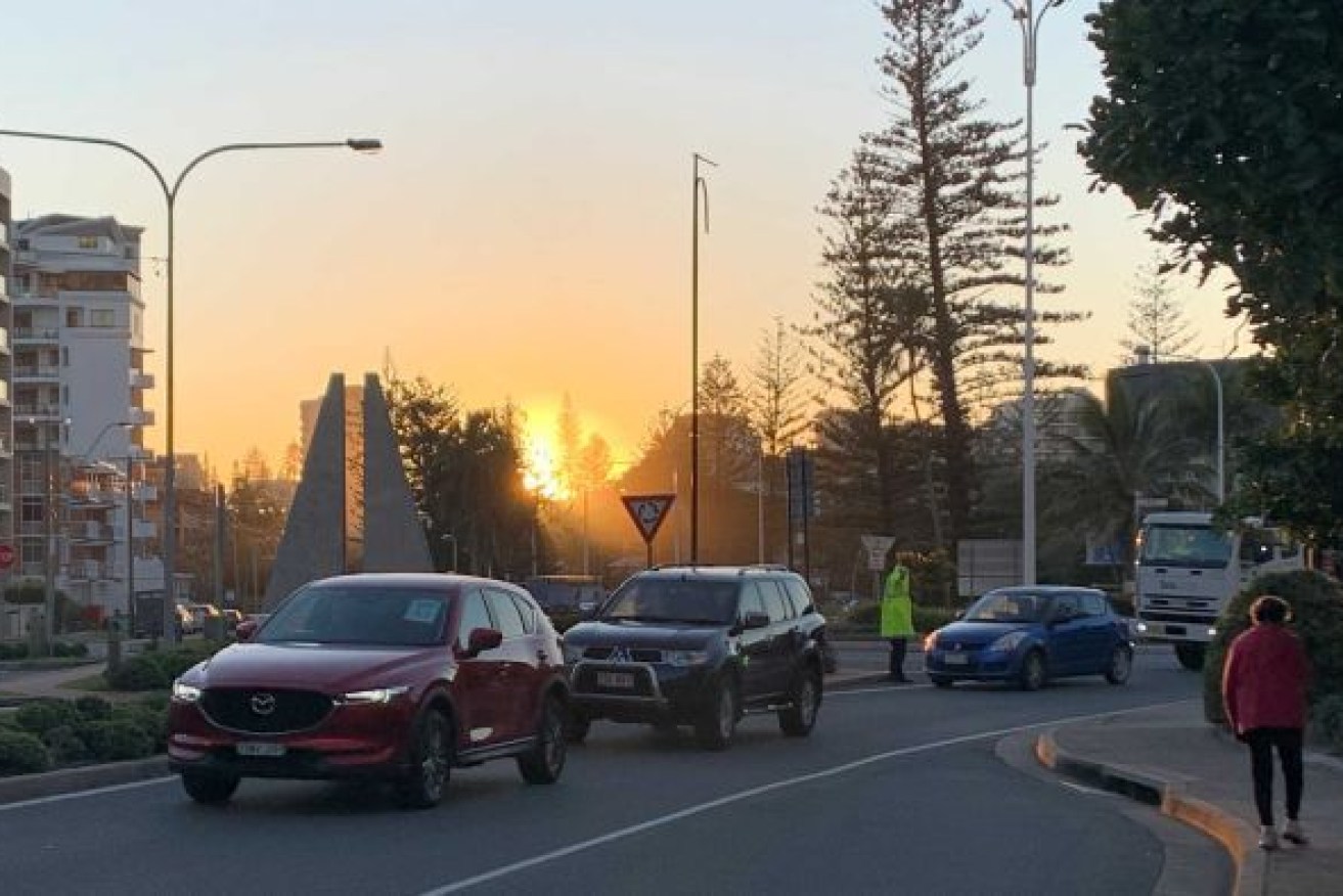 Cars were banked up at the Coolangatta border early this morning as drivers waited to cross into Queensland. (Photo: ABC)