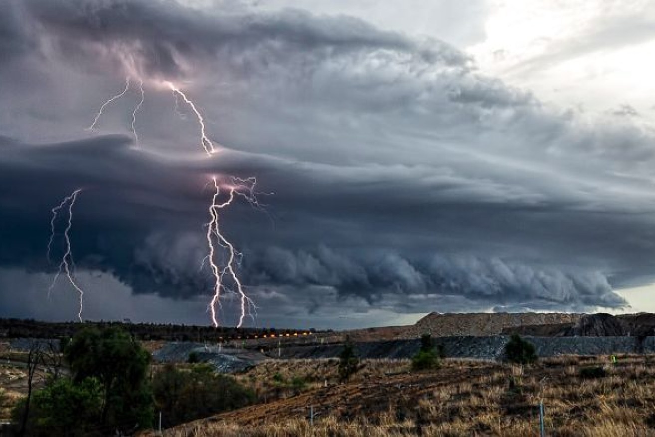 A thunderstorm at Caval Ridge Mine, south of Moranbah in Central Queensland Photo: ABC licensed