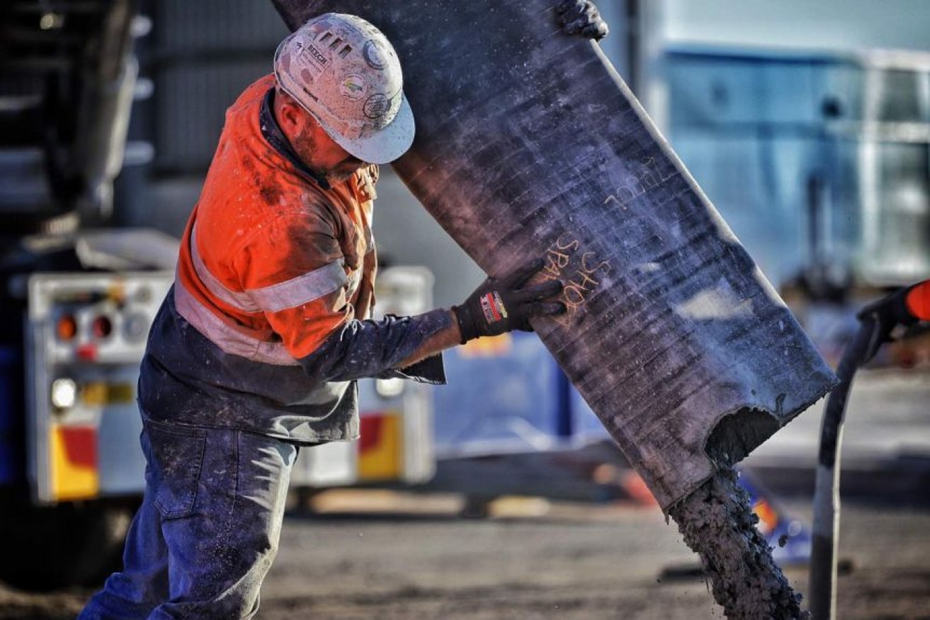 The report warns higher average temperatures will put labour-intensive industries such as construction at risk. (Photo: ABC News: Chris Gillette)