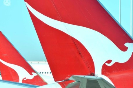 Qantas extends international flight pause