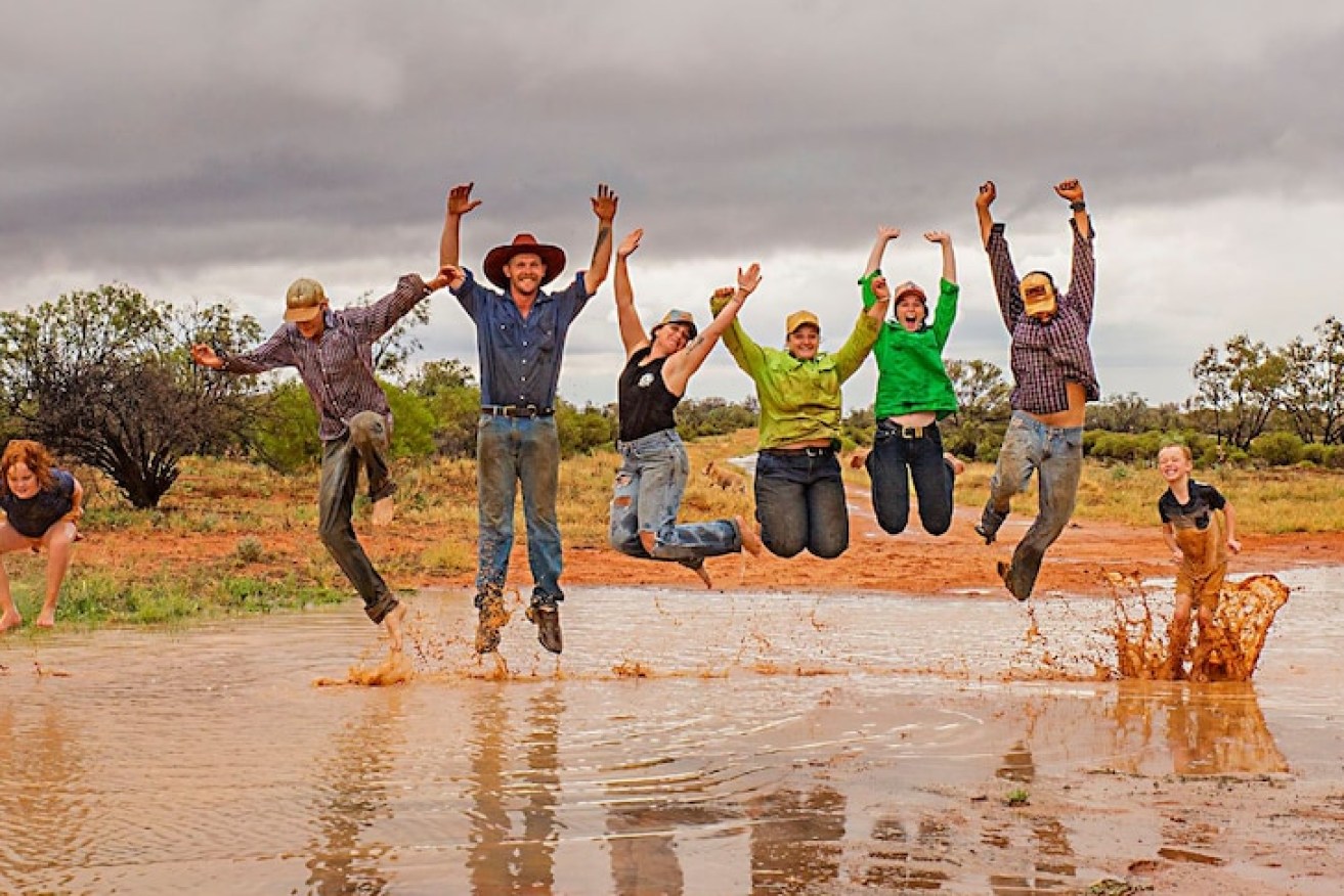 Pictured from 2021, farming families rejoice as rain drenches properties at Bulloo Downs near Thargomindah.(Supplied: Mazzle Dazzle Photography)