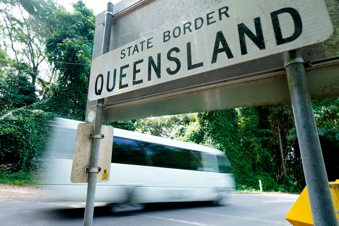 NSW politicians are pleading with Queensland not to burst the border bubble. (AAP Image/Dave Hunt)