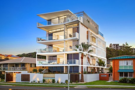 Miami –  Full-floor beachfront luxury