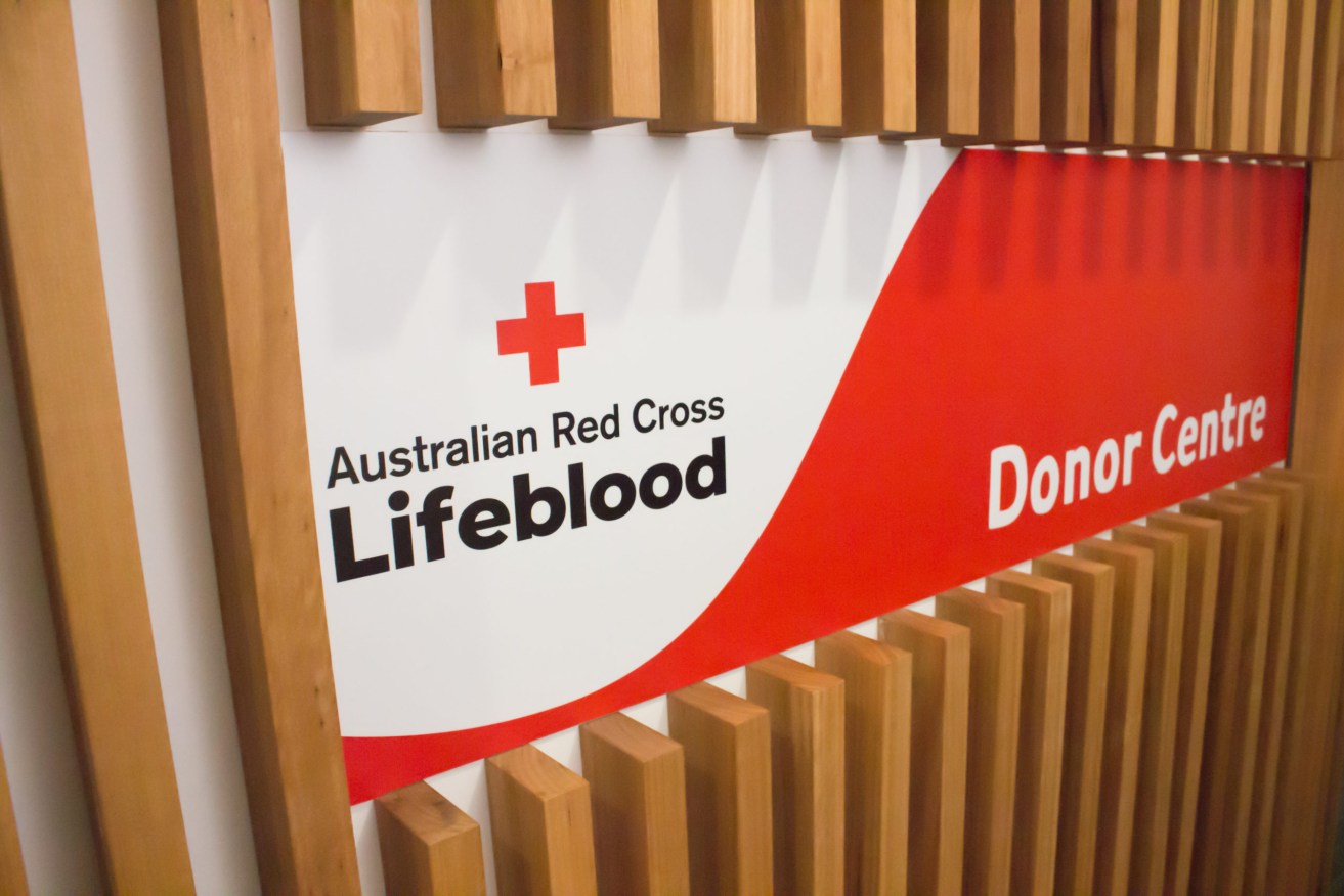 Australians are being encouraged to donate blood and plasma. (AAP Image/Red Cross) 