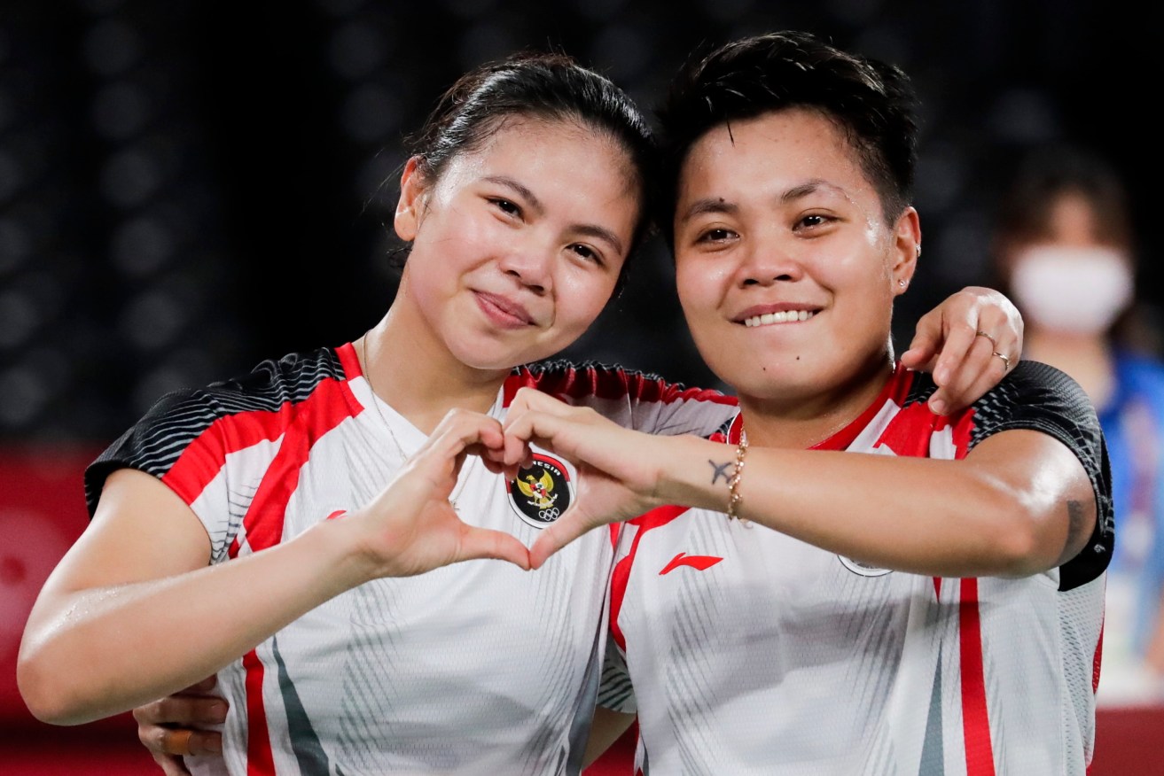 Apriyani Rahayu (R) and Greysia Polii (L) of Indonesia celebrate after winning their the Women's Doubles Gold Medal match against Chen Qing Chen and Jia Yi Fan of China  (EPA/MAST IRHAM)