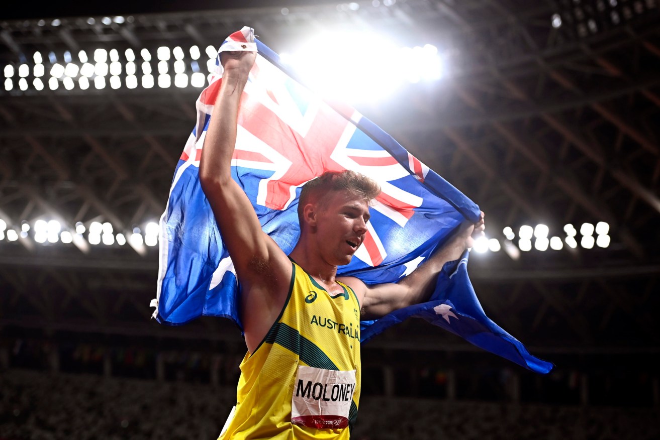 epa09398365 Ashley Moloney of Australia celebrates after winning the bronze medal in the Decathlon event during the Athletics events of the Tokyo 2020 Olympic Games at the Olympic Stadium in Tokyo, Japan, 05 August 2021.  EPA/CHRISTIAN BRUNA
