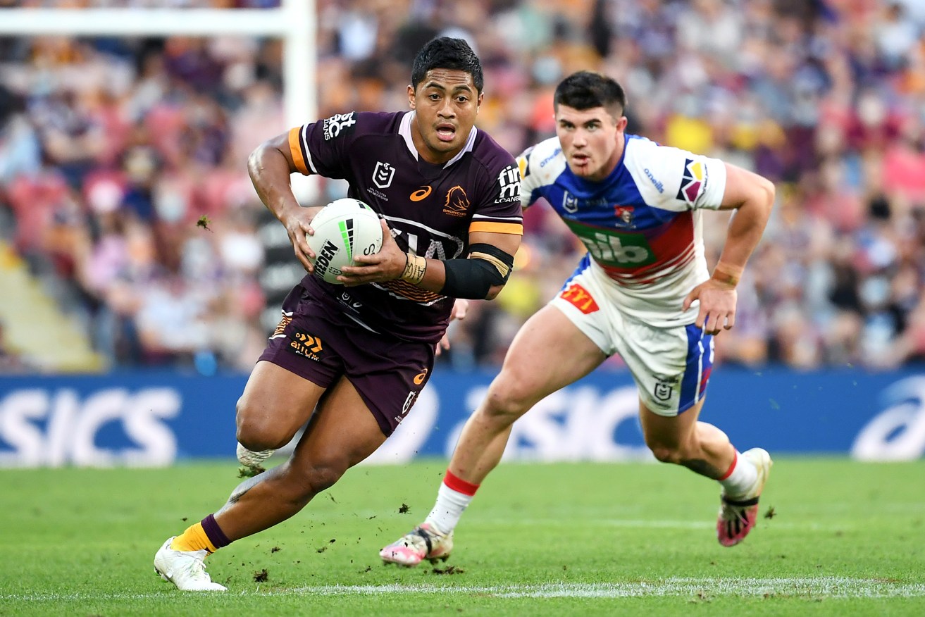 Broncos five-eighth Anthony Milford during the NRL Round 25 match against the Newcastle Knights at Suncorp Stadium. (AAP Image/Dave Hunt) 