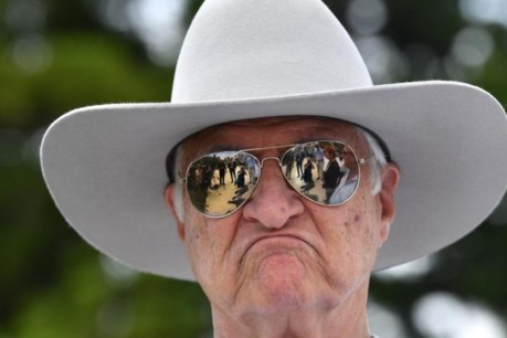 Katter locked out of pub after failing to produce vaccination proof