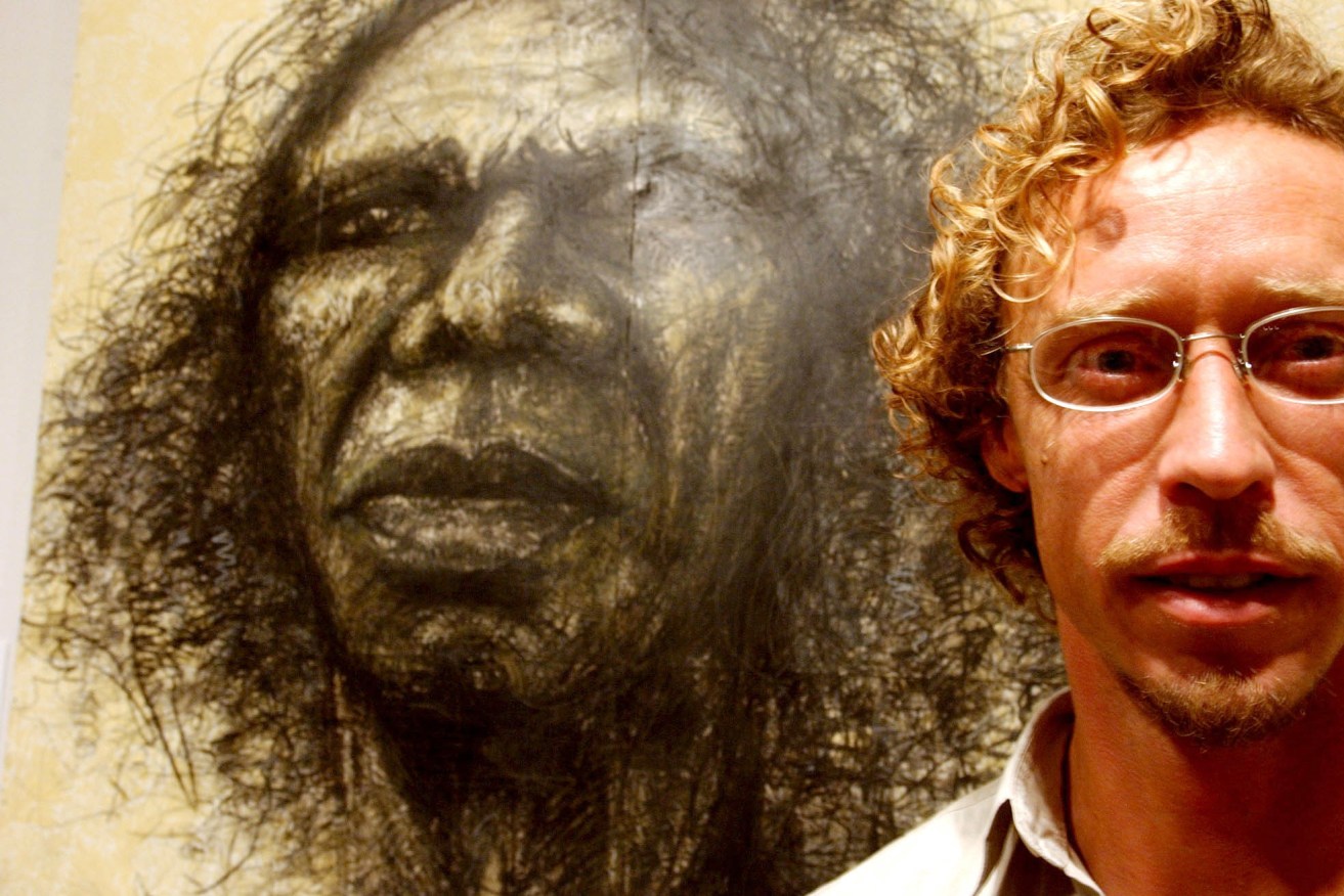 Artist Craig Ruddy with his portrait "David Gulipilil - Two Worlds" which won the People's Choice for the 2004 Archibald Prize at the Art Gallery of NSW. (AAP Image/Mick Tsikas) 