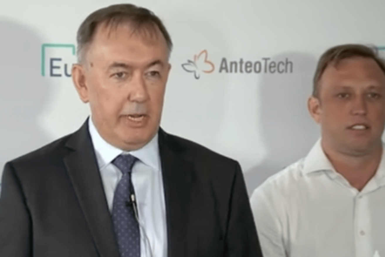 AnteoTech's CEO Derek Thompson, pictured with Deputy Premier Stephen Miles, says Omicron issues are behind the delay to make their RAT kits locally. (ABC photo).