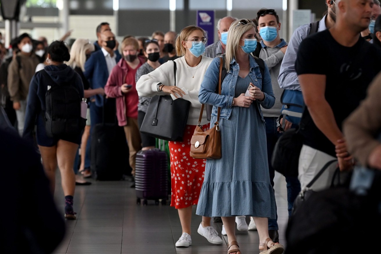 Queues of people are seen at the Virgin and Jetstar departure terminal at at Sydney Domestic Airport. (AAP Image/Bianca De Marchi)