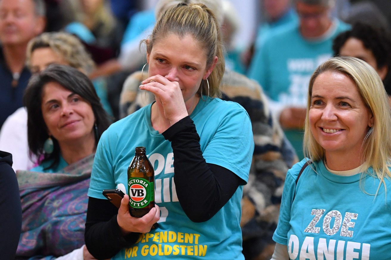 Supporters during Independent candidate Zoe Daniel’s reception for the 2022 Federal Election in the seat of Kooyong, Melbourne.  (AAP Image/Joel Carrett)