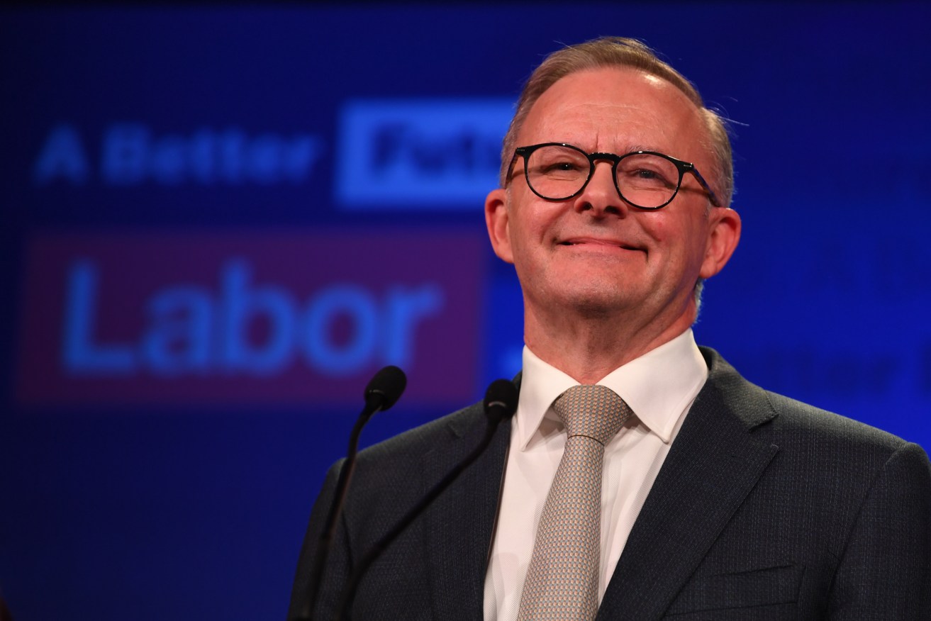 Prime Minister Anthony Albanese has won a huge vote of approval in the first poll results since he was elected. (AAP Image/Lukas Coch)