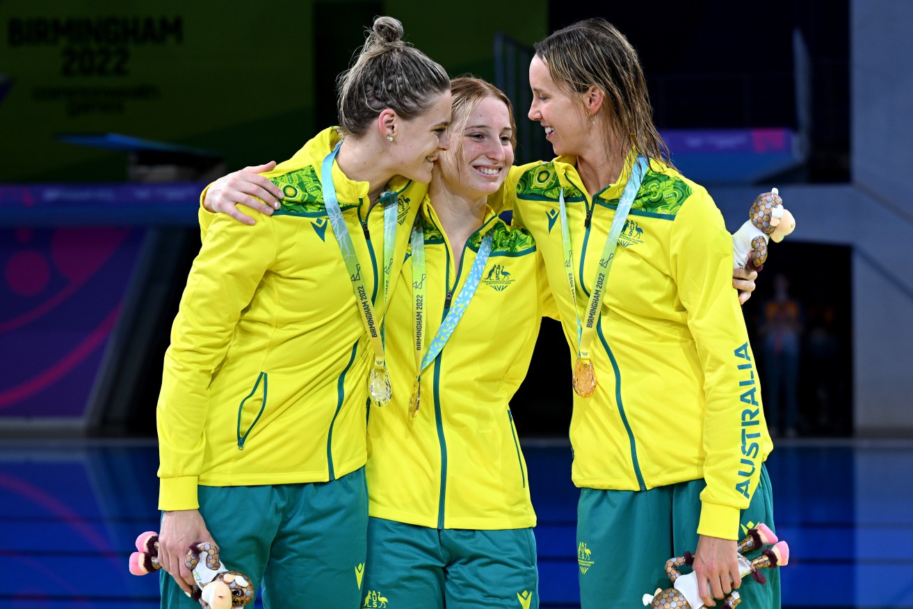 Australian swimmers (L-R) Shayna Jack, Mollie O’Callaghan and Emma McKeonduring the medal ceremony after winning silver, gold and bronze respectively in the Women’s 100m Freestyle . (AAP Image/Dave Hunt) 