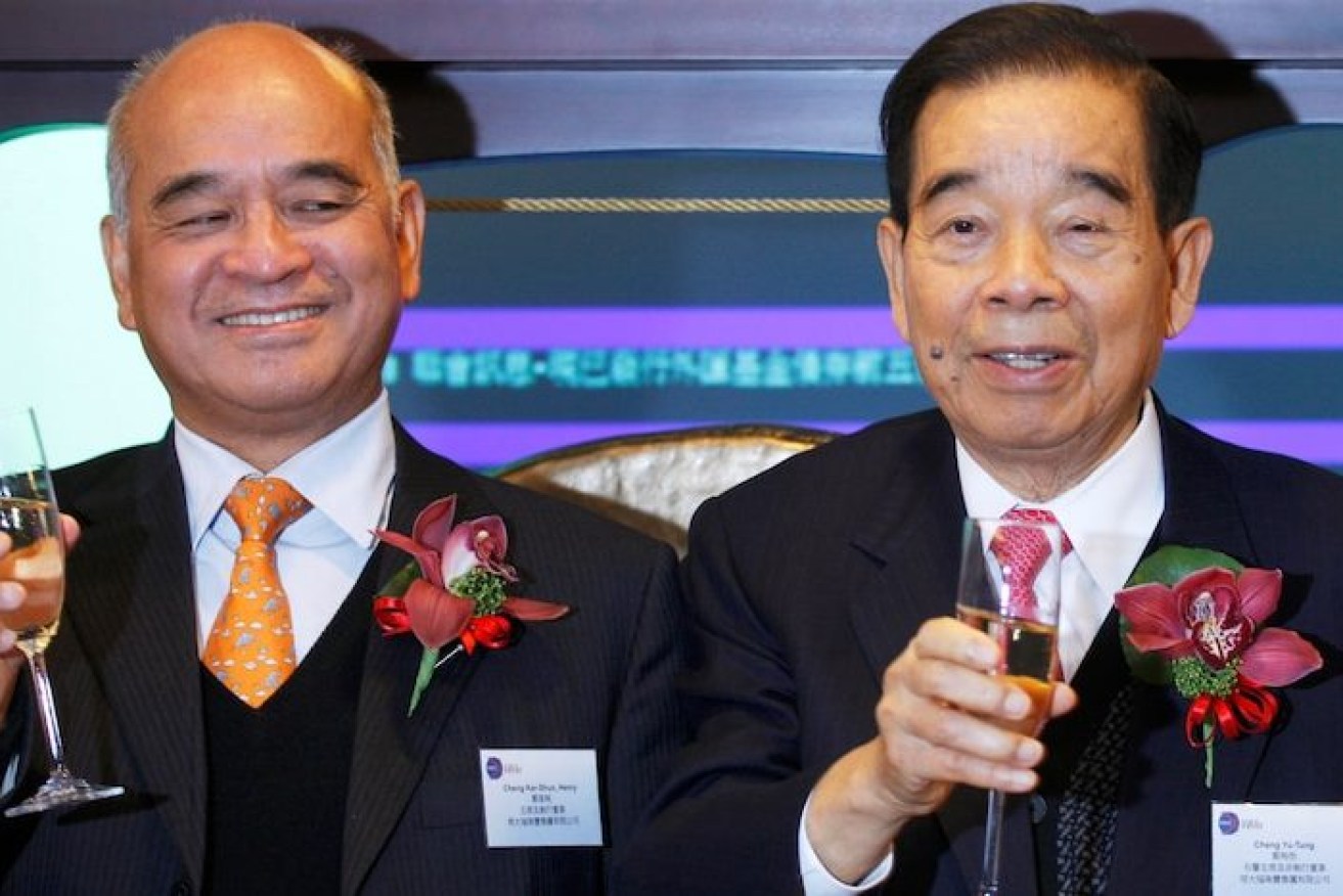 Chow Tai Fook owner Henry Cheng (left) and father Cheng Yu Tung (right) during the company's trading debut in 2011.(Reuters: Tyrone Siu)
