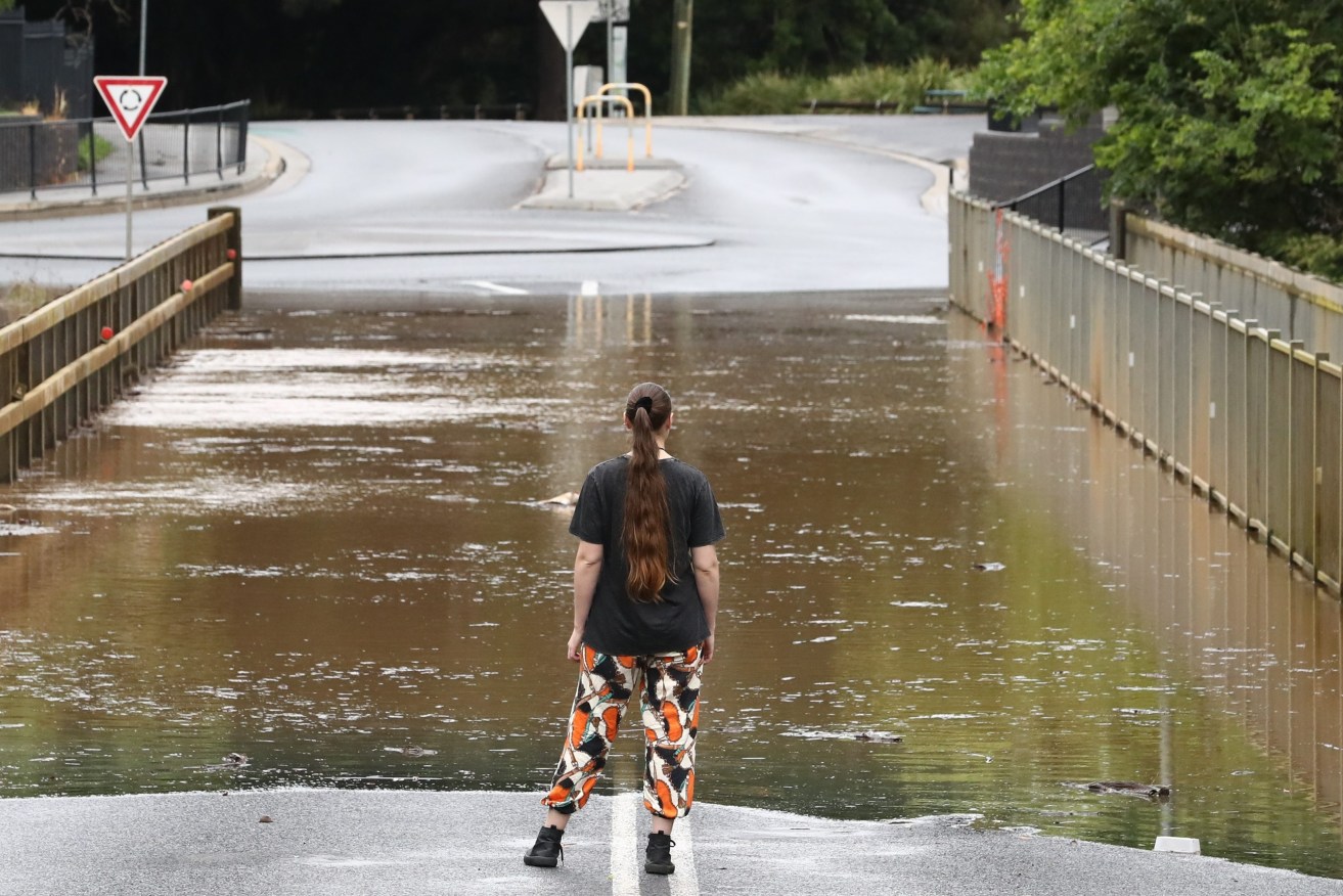 Flooding is seen at Simes Bridge in Lismore, NSW,  (AAP Image/Jason O'Brien) 