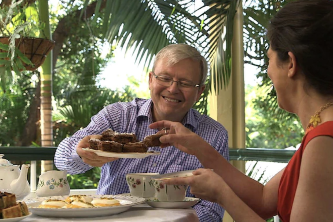 Tea and bikkies? Now our former PM Kevin Rudd has added the diplomatic cake to his repertoire. (ABC image)