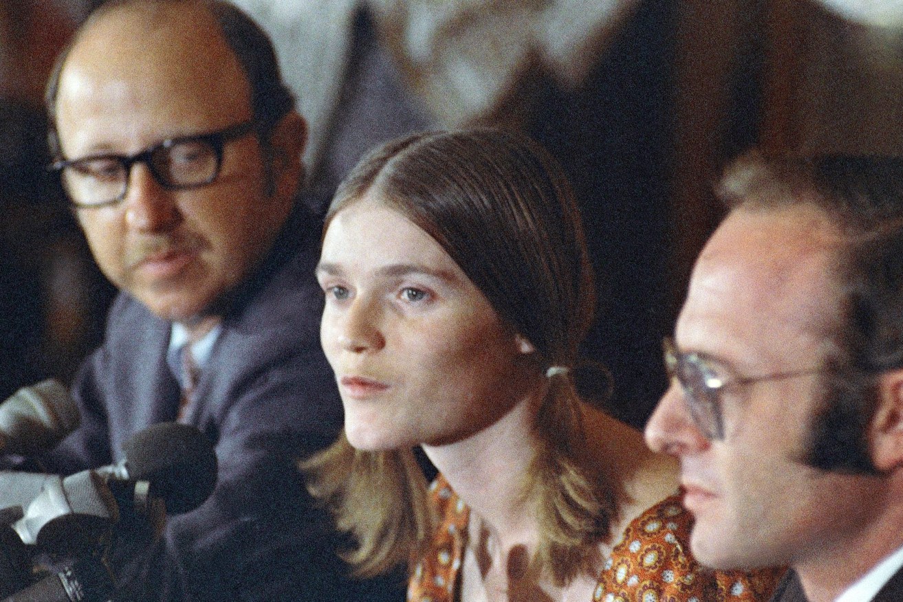Linda Kasabian, flanked by her attorneys, speaks at a news conference in 1971 afer her 18 days on the stand as a prosecution witness in the Manson Family murder trials in Los Angeles. (AP Photo/David F. Smith, File)