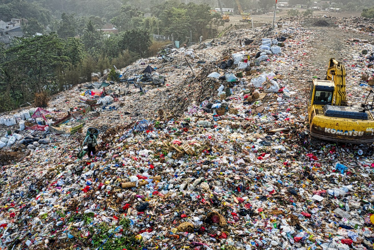 The average Australian sends almost 10 kilograms of clothing waste to landfill each year. (Image: Pexels/Tom Fisk)