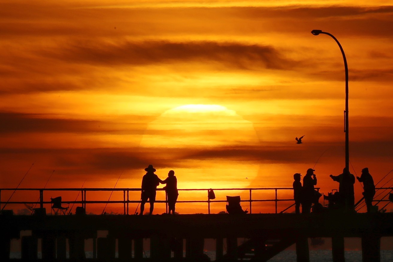 Sunrise over Altona pier in Melbourne (AAP Image/David Crosling) 