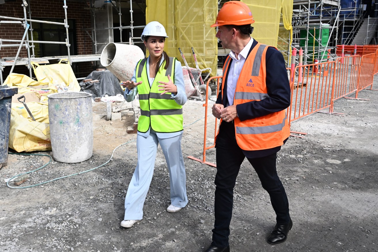 Queensland Housing Minister Meaghan Scanlon (left) and Queensland Treasurer Cameron Dick (right) are seen touring a new housing building development in Brisbane.  (AAP Image/Darren England) 