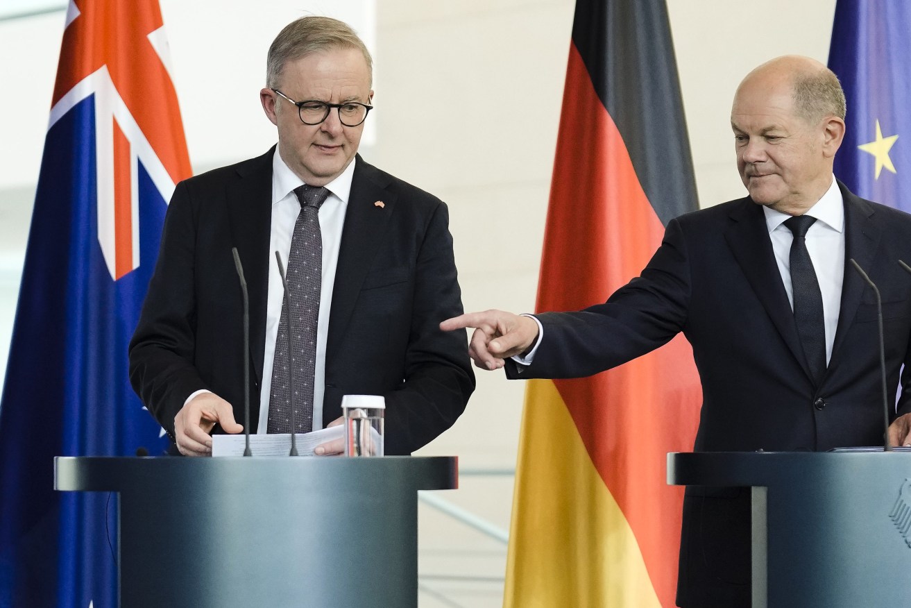 German Chancellor Olaf Scholz, right, and Australian Prime Minister Anthony Albanese brief the media during a news conference after a meeting at the chancellery in Berlin, Germany, Monday,. (AP Photo/Markus Schreiber)