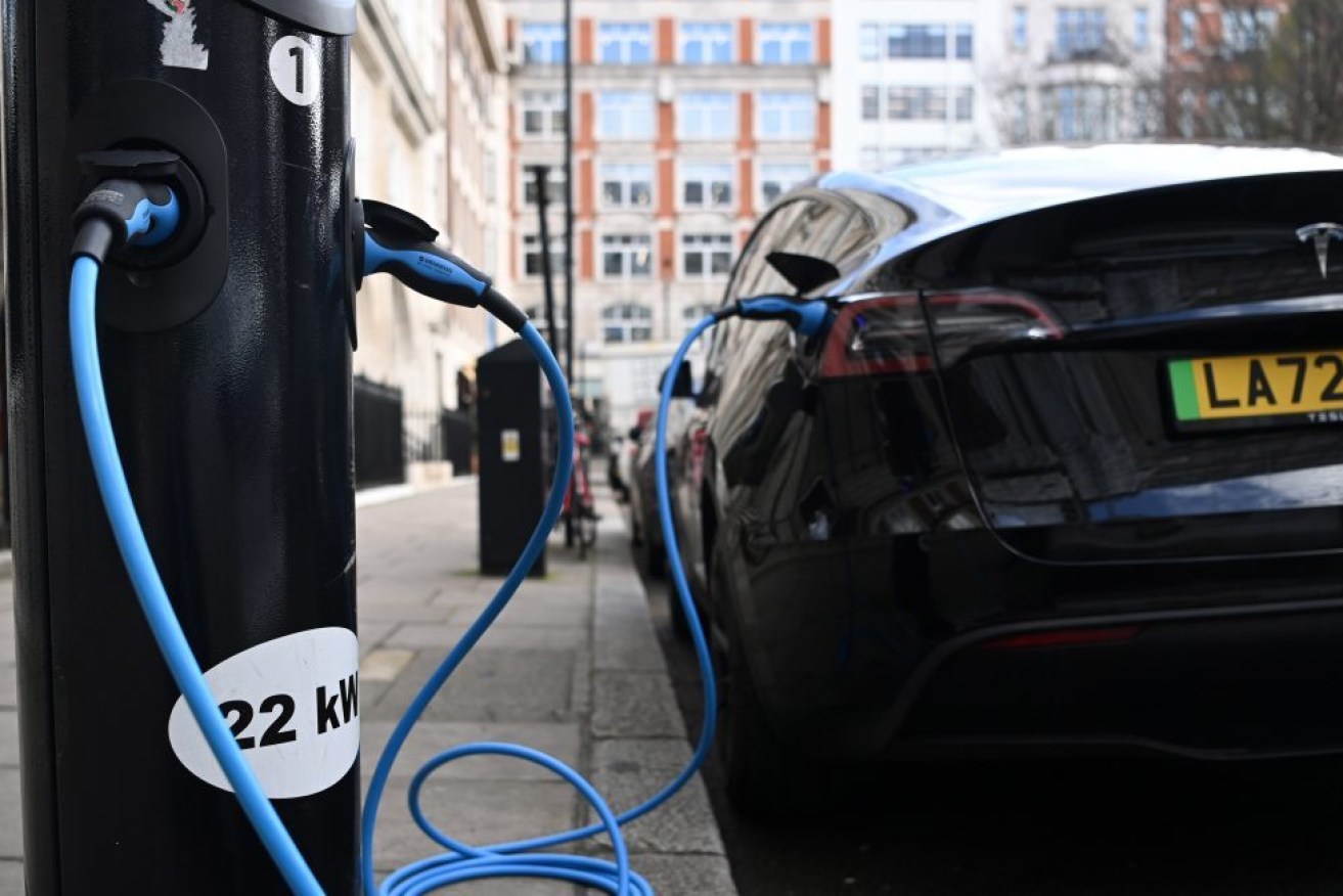 An electric vehicle charging point   (photo: EPA/Andy Rain)