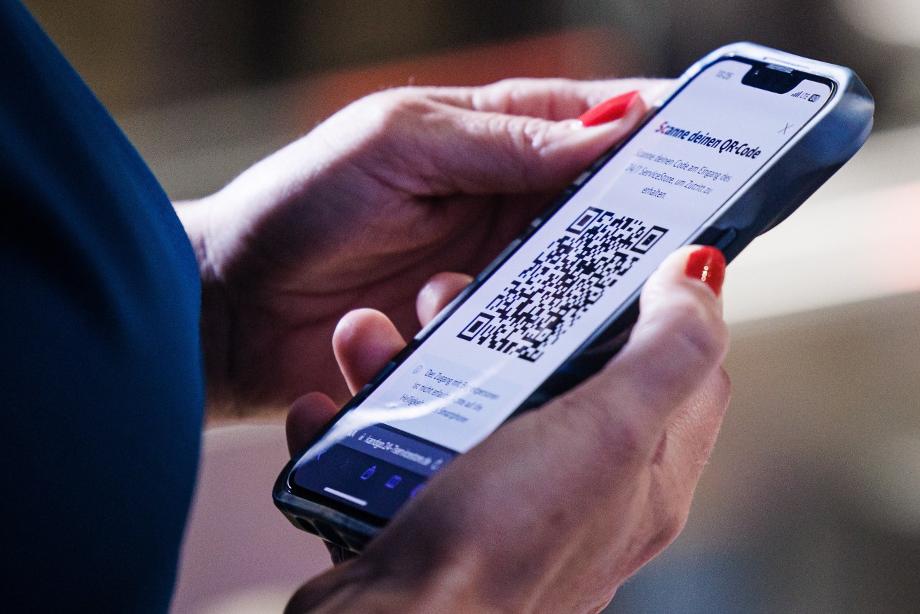 Just by scanning a QR code, paying with paypal or by credit card, customers can buy goods in a store that's open around the clock, 7 days a week and that recognizes the products bought by installed cameras automatically.  EPA/CLEMENS BILAN