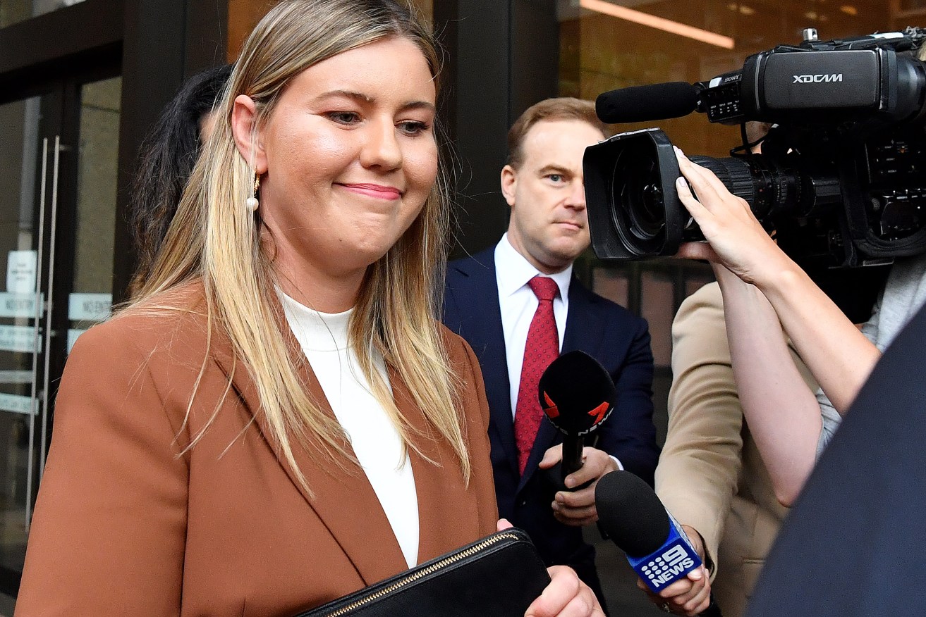 Brittany Higgins (left)  arrives at the Federal Court of Australia in Sydney, Wednesday, November 29, 2023. (AAP Image/Bianca De Marchi) 