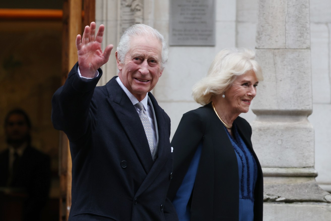epa11112698 Britain's King Charles III (L) departs the London Clinic with Queen Camilla (R) In London, Britain, 29 January 2024. King Charles III left hospital following treatment for an enlarged prostate.  EPA/ANDY RAIN