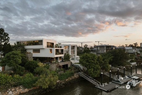 East Brisbane – Luxury landmark