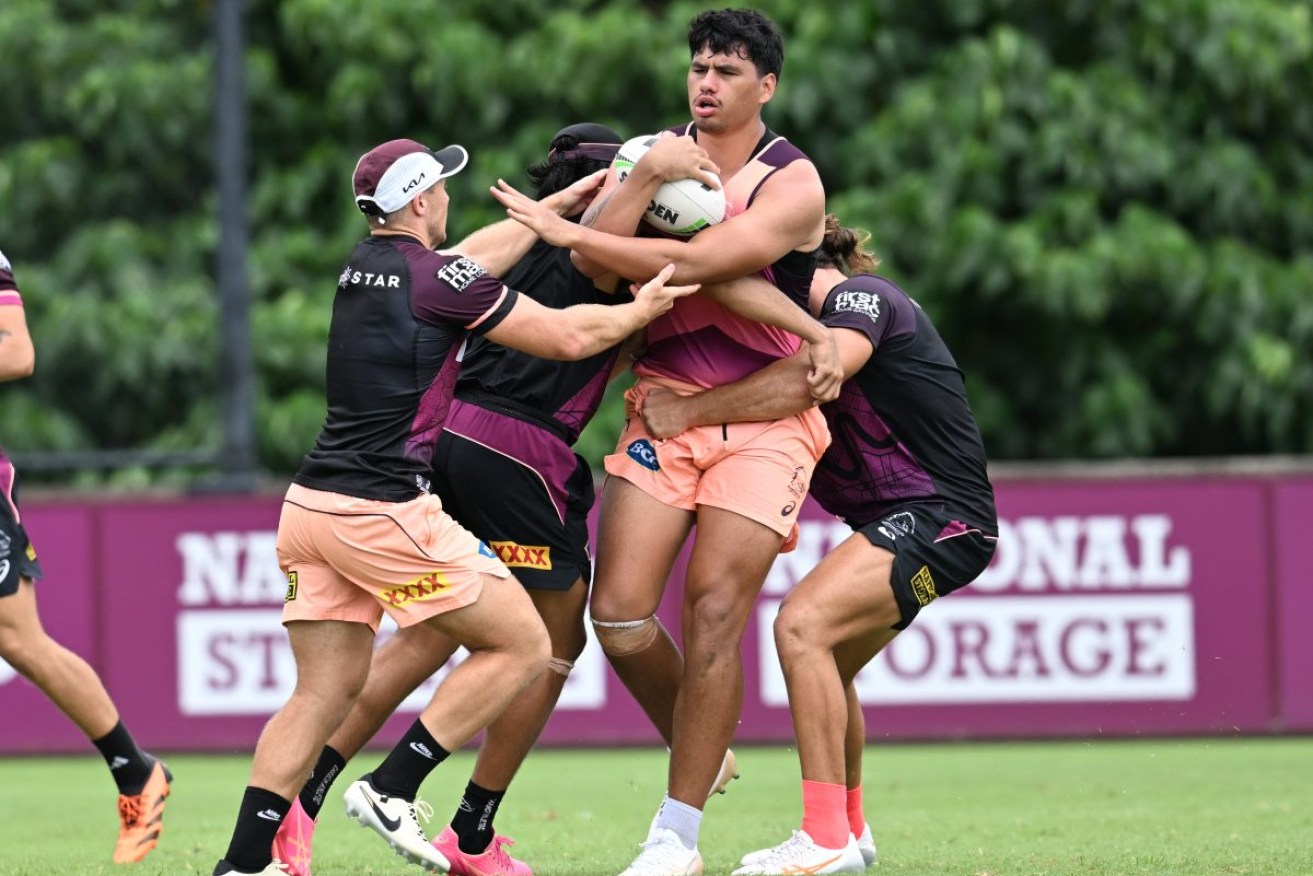 Ben Te Kura (centre) in action during an NRL Brisbane Broncos training session at Clive Berghofer Field in Brisbane, Wednesday, February 7, 2024. (AAP Image/Darren England) NO ARCHIVING