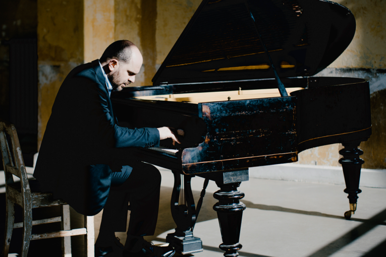 A delicate power: The return of the poet of the piano